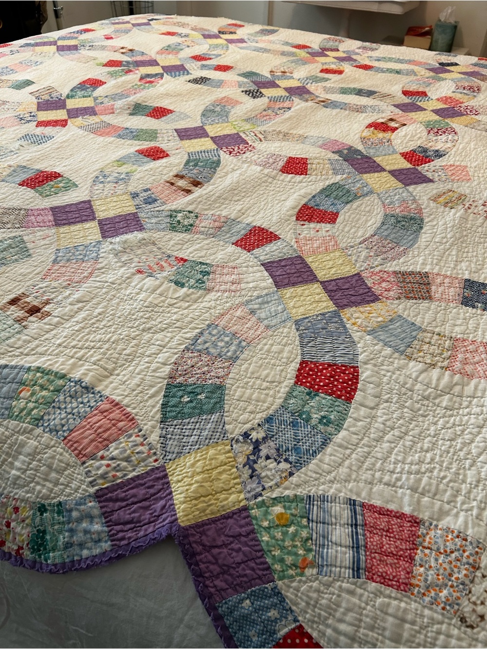 Vintage Double Wedding Ring Quilt - Cream Background with Multicolor Rings - Picture 3 of 16